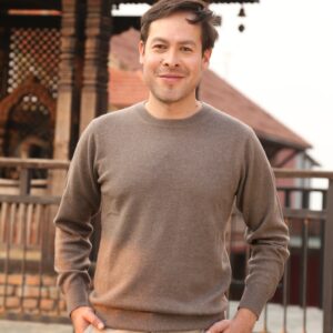 Mens R Neck Pullover